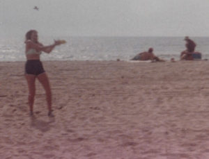 beach frisbee